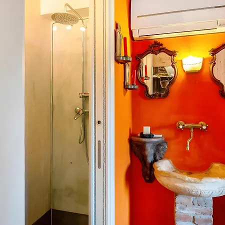 Borgo Tassani Casa rural Casaleggio Boiro