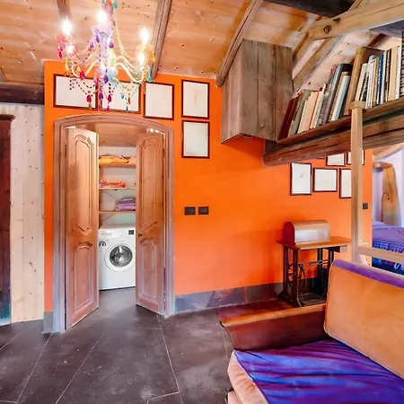 Borgo Tassani Casa rural Casaleggio Boiro