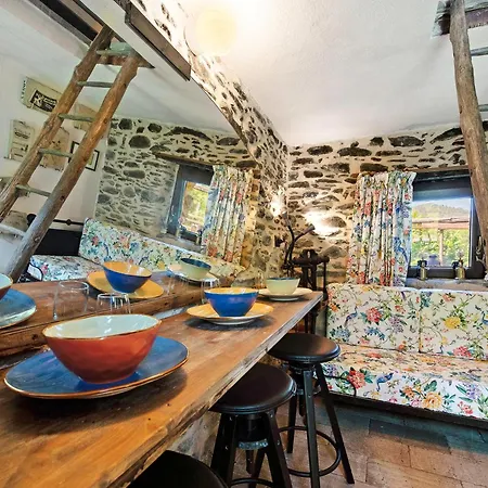 Borgo Tassani Casa rural Casaleggio Boiro